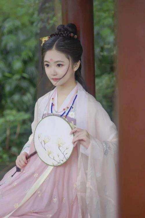 吃瓜少女汉服发型,吃瓜少女演绎汉服发型之美