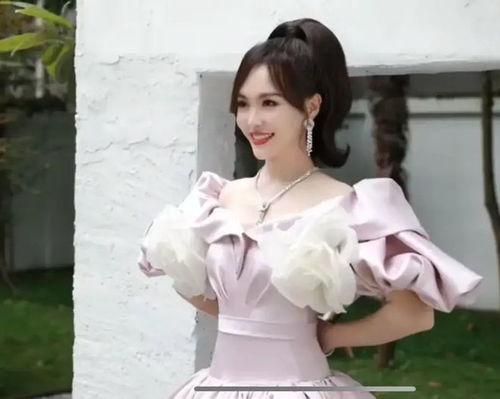 甜妹唐嫣吃瓜,揭秘娱乐圈幕后故事